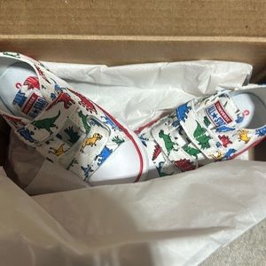 Brand new toddler chuck taylor 2v size 7 Dinosaur Converse shoes